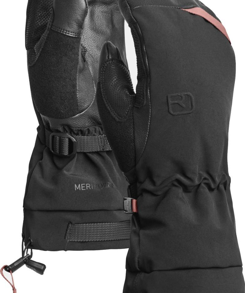 Black and pink freeride mitt